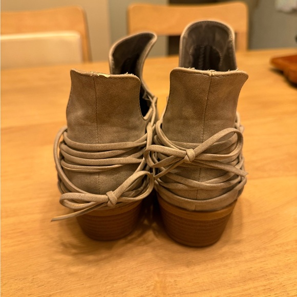 Elegant Perforated Women's Ankle Booties - Picture 3 of 6